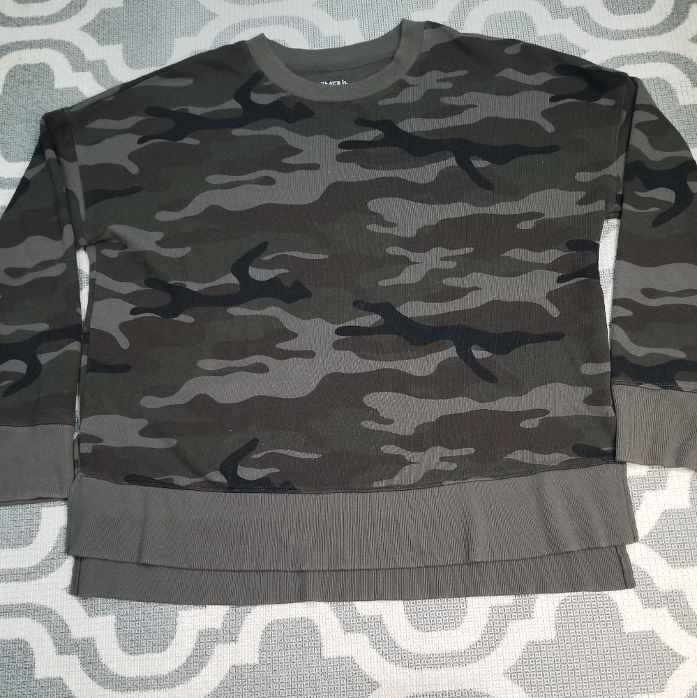 Time and Tru Women Camouflage Top Size